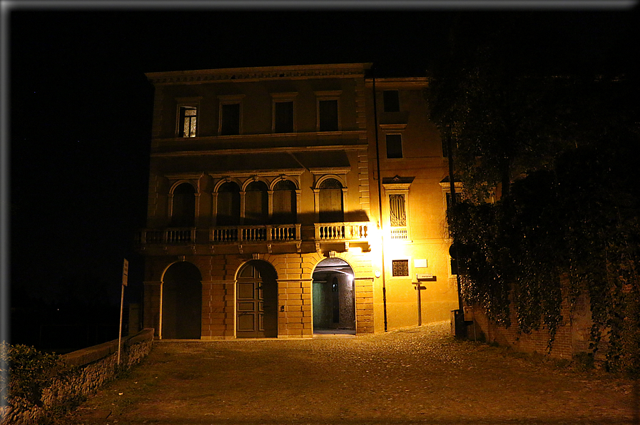 foto Bassano del Grappa di notte